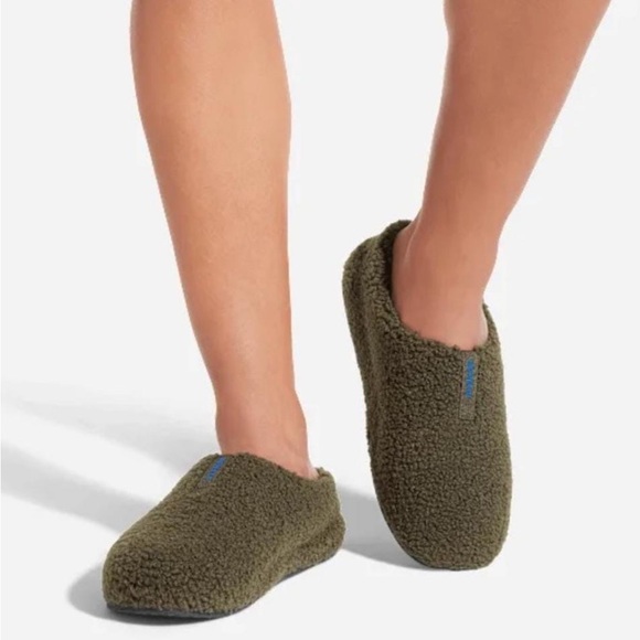 Bombas Forest Green Fleece Slippers - Picture 1 of 7